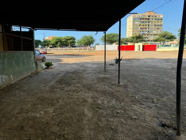 A Venda Terreno entre as Torres da Cidadela, avenida Nélito Soares, Cidade de Luanda.