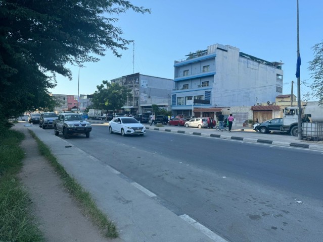 A Venda Terreno entre as Torres da Cidadela, avenida Nélito Soares, Cidade de Luanda.