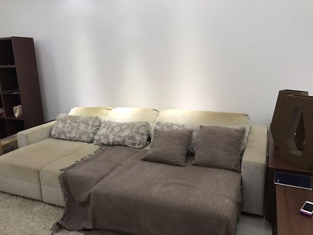 A Venda Moradia V4, no Condomínio Veredas das Flores, Via Expressa.