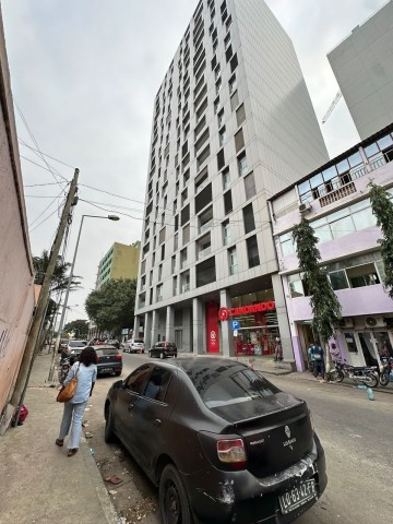 A Venda Apartamento T2 no Edifício Platinium, Ingombotas.