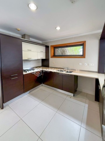 A Venda Luxuosa Vivenda V5 com piscina e anexo, no Condomínio das 13 Casas, Talatona.