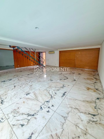 A Venda Luxuosa Vivenda V5 com piscina e anexo, no Condomínio das 13 Casas, Talatona.