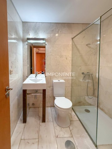 A Venda Luxuosa Vivenda V5 com piscina e anexo, no Condomínio das 13 Casas, Talatona.