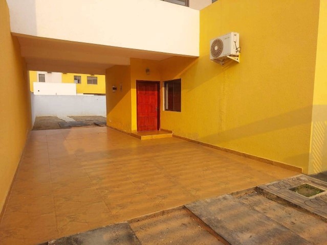 A Venda Vivenda V3, no Condomínio Hortência Village, Luanda sul, Viana.