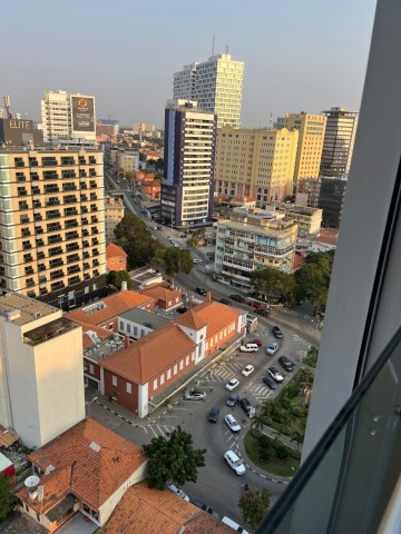 A Venda Apartamento T2 no Edifício Platinium, Ingombotas.