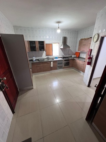 A Venda Vivenda V4 com piscina e anexo, no Lar do Patriota.
