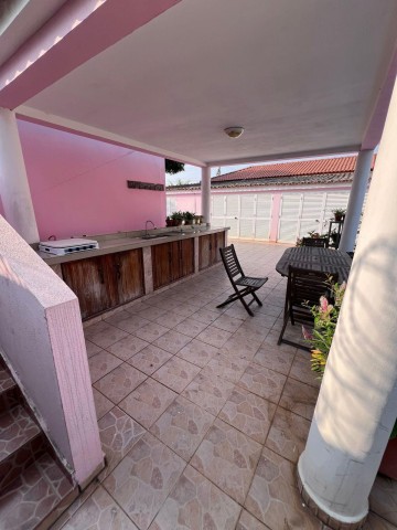 A Venda Vivenda V4 com piscina e anexo, no Lar do Patriota.
