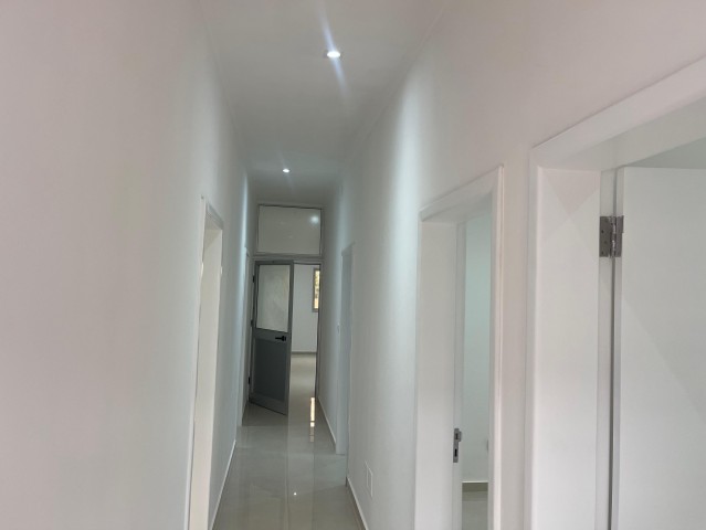 A Venda Vivenda V4 térrea, no Condomínio Suvenir, Camama.