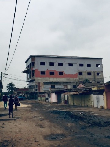 A Venda Vivenda de 3 andares inacabadas