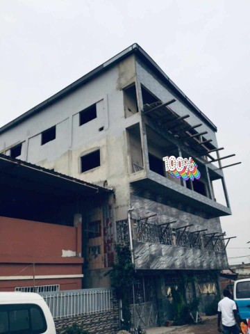 A Venda Vivenda de 3 andares inacabadas