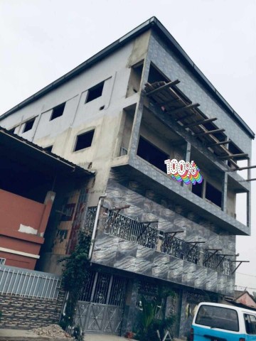 A Venda Vivenda de 3 andares inacabadas