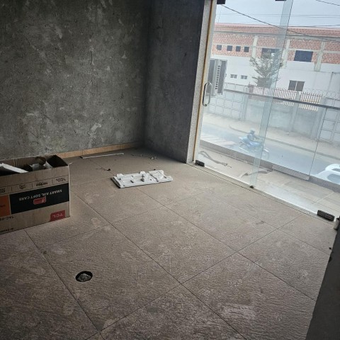 A Venda Moradia V3 inacabada, na 1 Fase do lar do Patriota, Benfica.