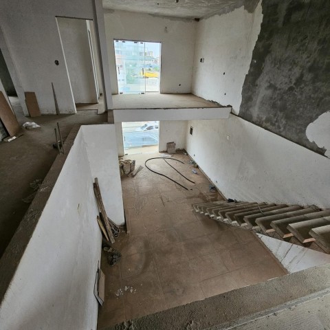 A Venda Moradia V3 inacabada, na 1 Fase do lar do Patriota, Benfica.