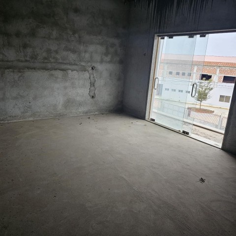 A Venda Moradia V3 inacabada, na 1 Fase do lar do Patriota, Benfica.