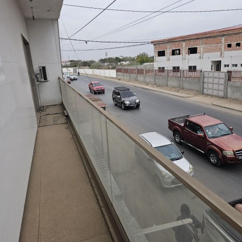 A Venda Moradia V3 inacabada, na 1 Fase do lar do Patriota, Benfica.