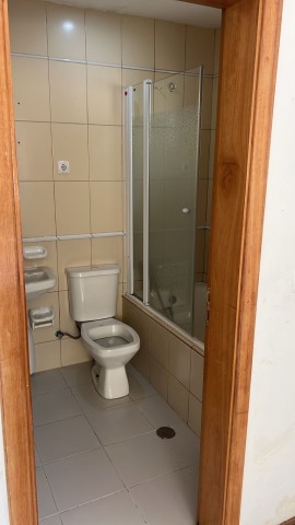 A Venda Apartamento T3, no Condomínio Vale dos Pássaros, Talatona.