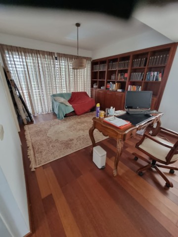 A Venda Vivenda V4 de alto padrão, com piscina e anexo, no Condomínio Adelaide, Talatona.