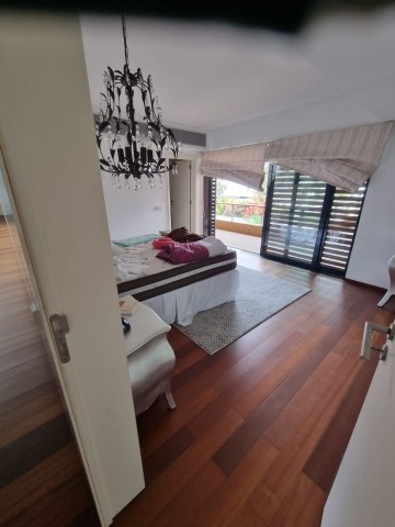 A Venda Vivenda V4 de alto padrão, com piscina e anexo, no Condomínio Adelaide, Talatona.