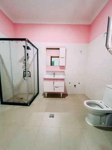 A Venda Vivenda V5 de Alto padrão, com piscina e anexo no Benfica, Zona Verde.