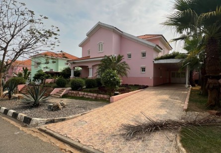 Vivenda V3 com anexo e piscina, no condomínio Cajueiro, Talatona