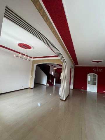 A Venda Vivenda V3 com anexo e piscina, no condomínio Cajueiro, Talatona