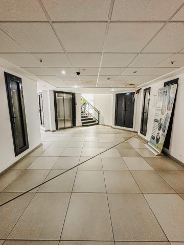 A Venda Escritório de 30m2, no Espaços Avenida, edifico do Kero, Talatona.