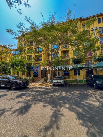 A Venda Apartamento T2, mobiliado, no condomínio Jardim de Rosas, Camama.