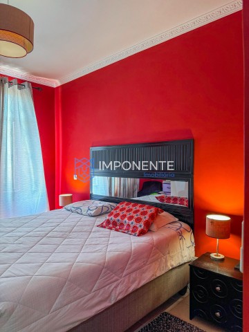 A Venda Apartamento T2, mobiliado, no condomínio Jardim de Rosas, Camama.
