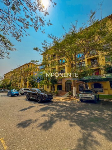 A Venda Apartamento T2, mobiliado, no condomínio Jardim de Rosas, Camama.