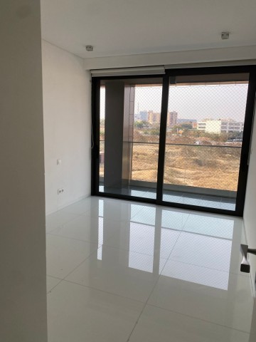 A Venda Apartamento T3, no condomínio Palms Residence, Talatona.