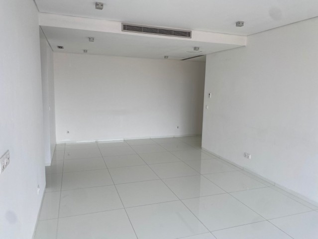 A Venda Apartamento T3, no condomínio Palms Residence, Talatona.