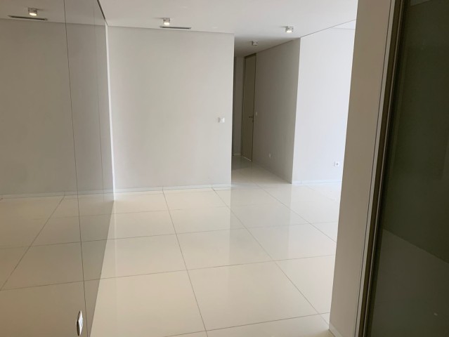 A Venda Apartamento T3, no condomínio Palms Residence, Talatona.