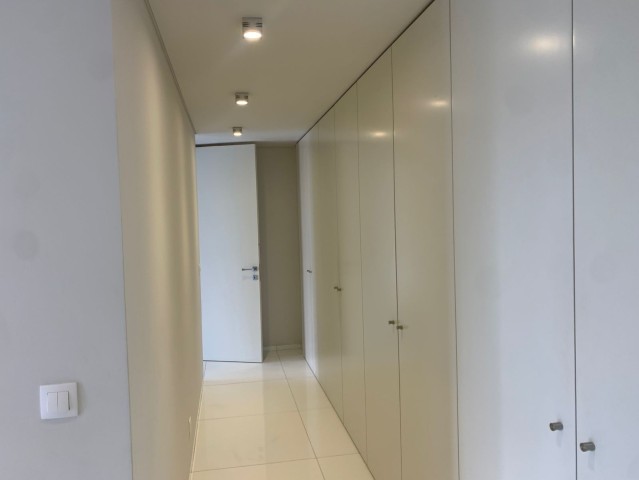 A Venda Apartamento T3, no condomínio Palms Residence, Talatona.