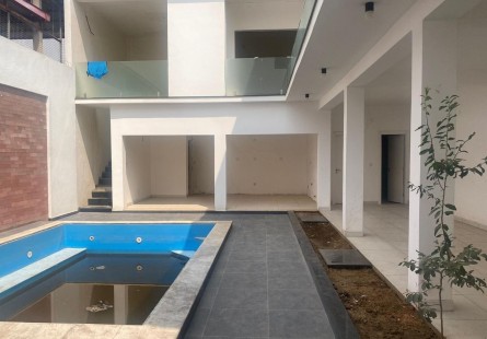 Excelente moradia T2, com piscina e anexo, no Condomínio Jardim do Éden, Camama.