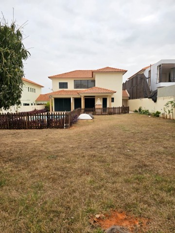 A Venda Vivenda V4+1 com piscina, no condomínio Old Vilas, Talatona.