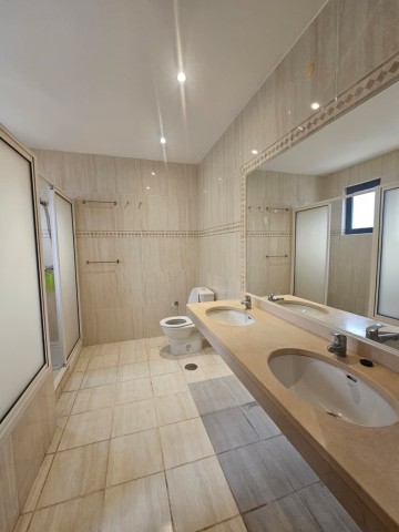 A Venda Vivenda V4+1 com piscina, no condomínio Old Vilas, Talatona.