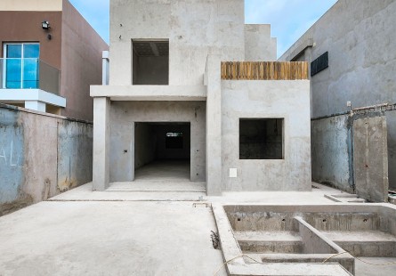 Vivenda V3 duplex com anexo e piscina, em fase de acabamentos, no condomínio 2 da Urbanização Boa Vida.