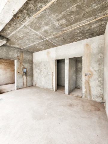 A Venda Vivenda V3 duplex com anexo e piscina, em fase de acabamentos, no condomínio 2 da Urbanização Boa Vida.