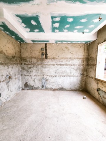 A Venda Vivenda V3 duplex com anexo e piscina, em fase de acabamentos, no condomínio 2 da Urbanização Boa Vida.