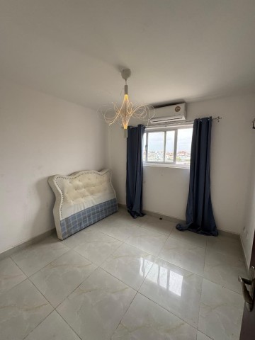 A Venda Apartamento T3, na 2 Fase do Projecto Nova Vida, Golf 2.