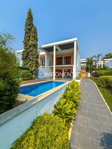 A Venda Luxuosa Vivenda V3 com piscina e anexo, no condomínio Morro Bento, Corimba, estrada direita da Samba.