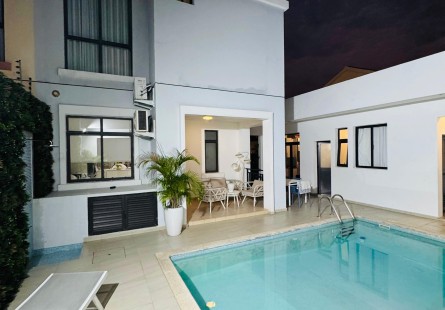 Vivenda V3 com anexo e piscina, no Condomínio Austin, Camama.