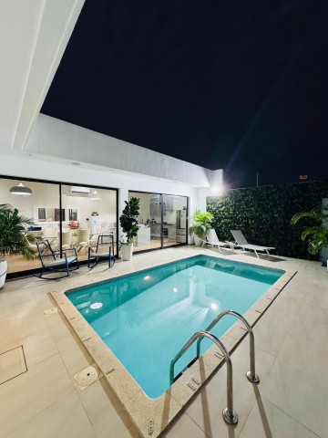 A Venda Vivenda V3 com anexo e piscina, no Condomínio Austin, Camama.