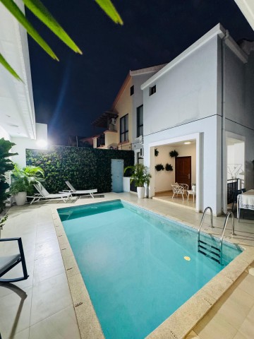 A Venda Vivenda V3 com anexo e piscina, no Condomínio Austin, Camama.