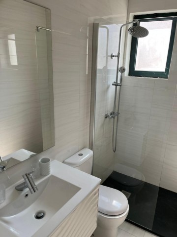 A Venda Vivenda V4, com piscina e anexo, mobiliada, no Condomínio Old Vila, Talatona.