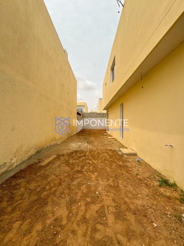 A Venda Vivenda V5 de esquina virgem, no condomínio Vila Nostra, no Camama/Patriota.