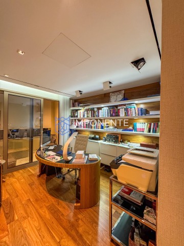 A Venda Luxuosa penthouse T3+1, com piscina e mobiliada, no Condomínio Arte Yetu, Talatona.