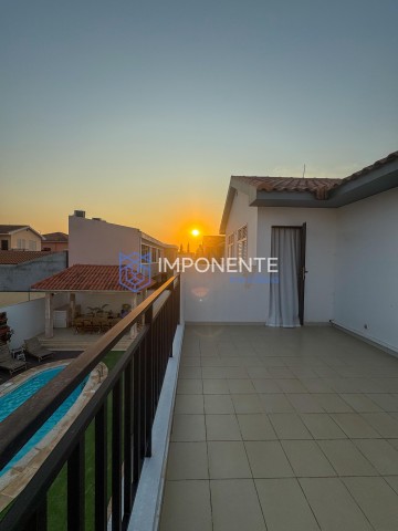 A Venda Vivenda V5 com piscina e anexo, no condomínio Austin, Camama.