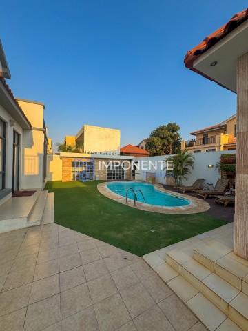 A Venda Vivenda V5 com piscina e anexo, no condomínio Austin, Camama.