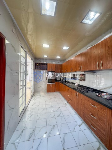 A Venda Vivenda V5 com piscina e anexo, no condomínio Austin, Camama.